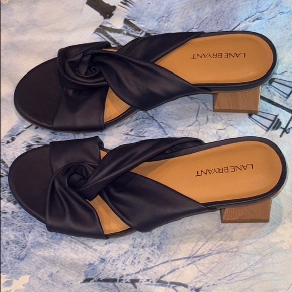 NWT!! Size 9W Lane Bryant Navy Satin Mules - Picture 4 of 13